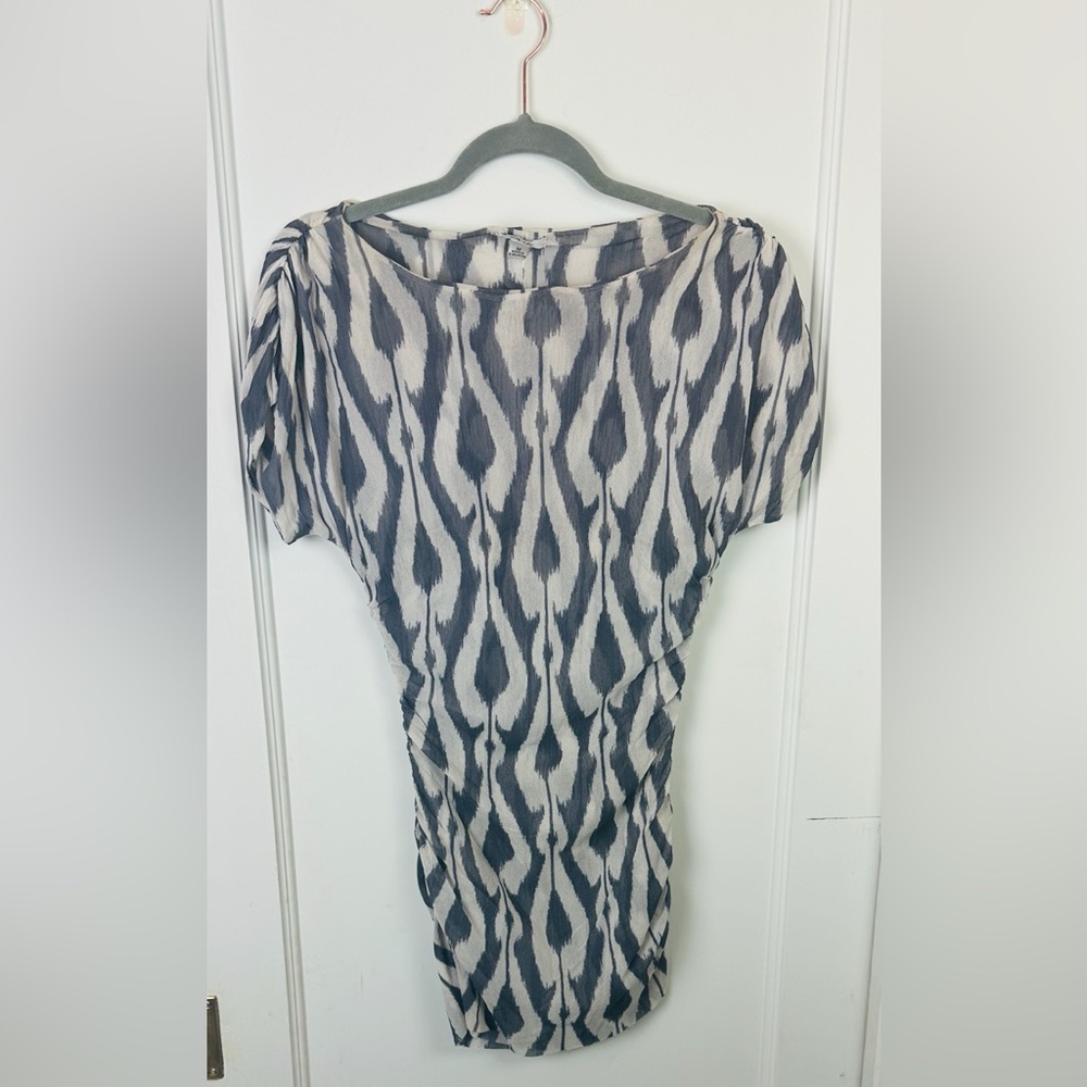 Chic Grey and White Patterned Top